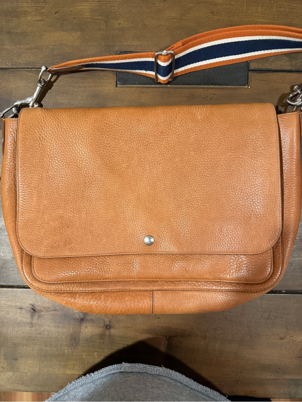 SHINOLA Tan Canfield Relaxed Leather Messenger Bag with Striped Shoulder Strap - Picture 4 of 11